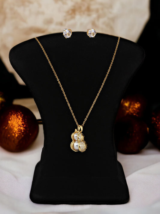 Trendy Gold Plated Pearl Shell Pendant Chain With Studs