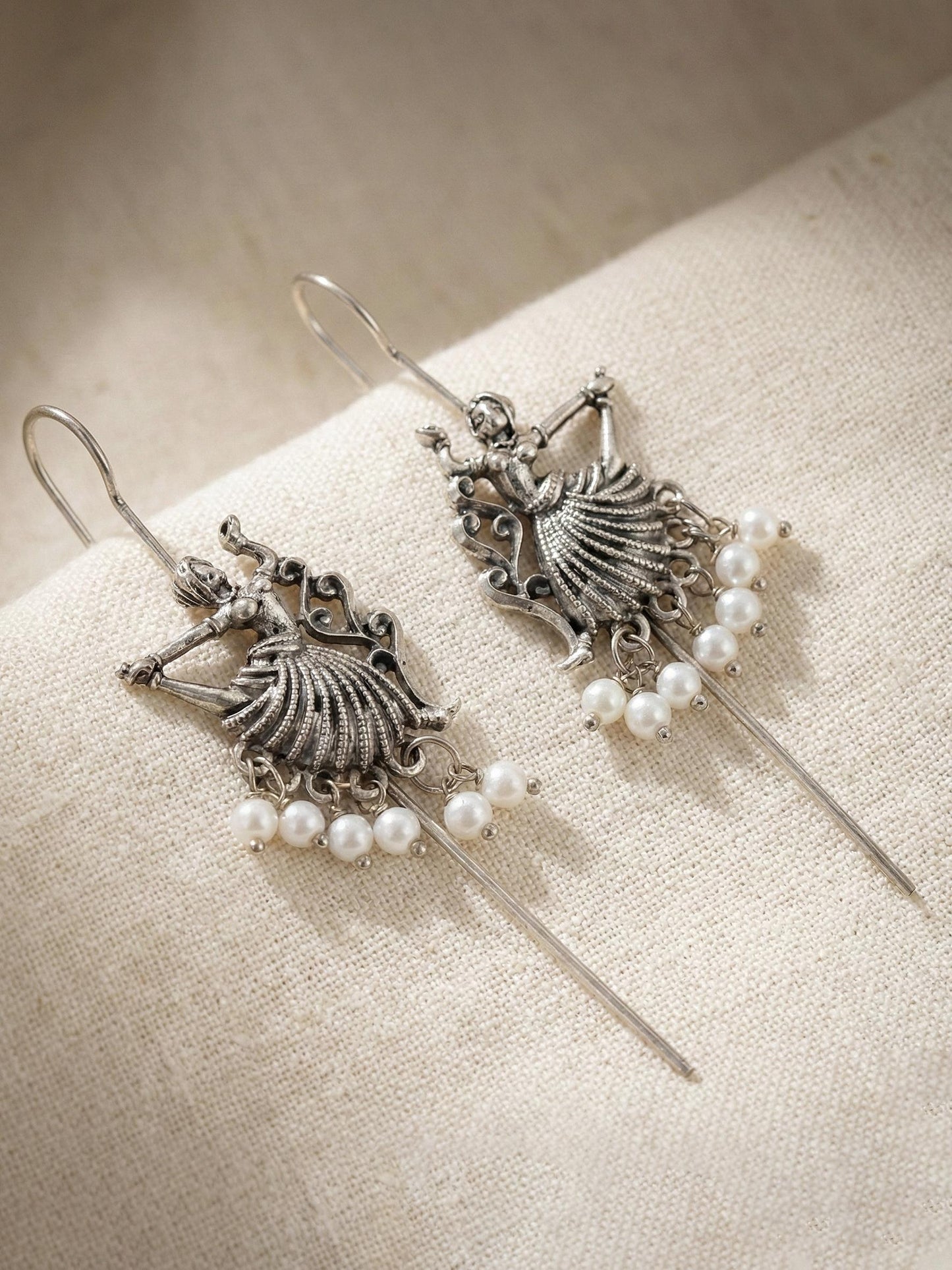 Oxidised Silver Tribal Dancer White Drop Teeli Earcuff Earring For Girls & Women (139-KEO-7697)