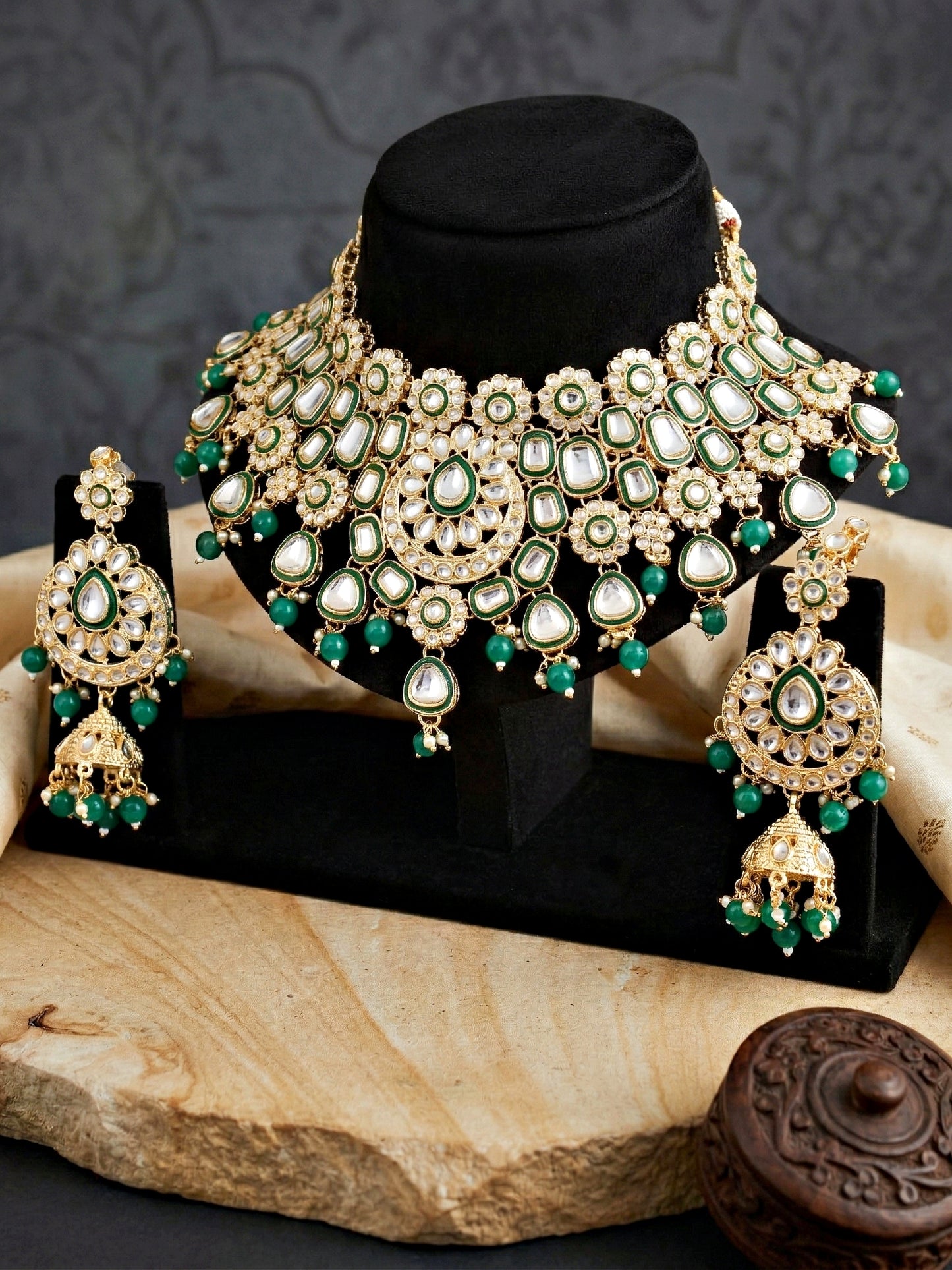 Bridal Kundan Green Choker Jewellery Set with Hathphool & Nath (2541-IZK-554-G)