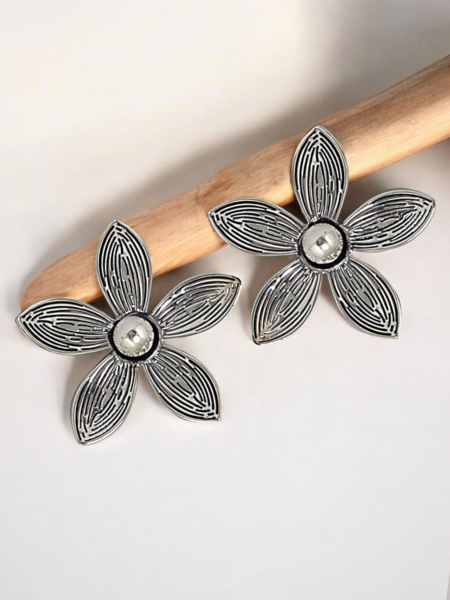 Trendy Oxidised Navratri Jewellery Floral Design Chunky Necklace With Earrings and Finger Ring (284-TSO-27140)