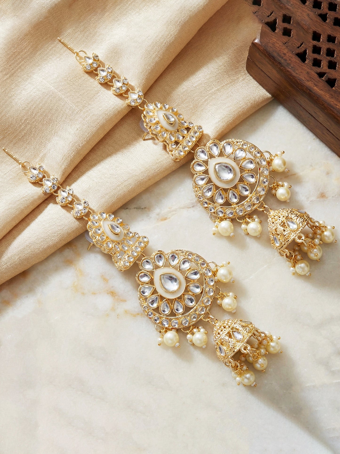 Bridal Kundan White Pearl Heavy Choker Jewellery Set with Hathphool & Nath (2640-IZK-551-W)