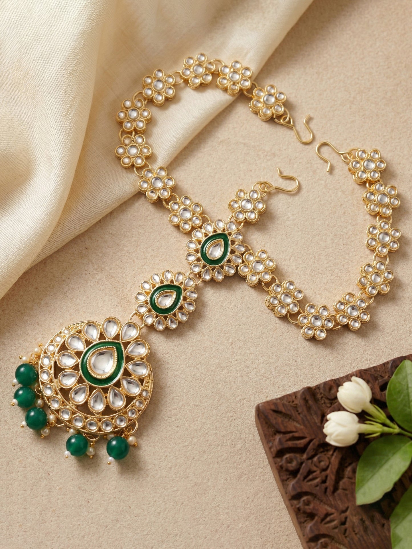 Bridal Kundan Green Choker Jewellery Set with Hathphool & Nath (2541-IZK-554-G)