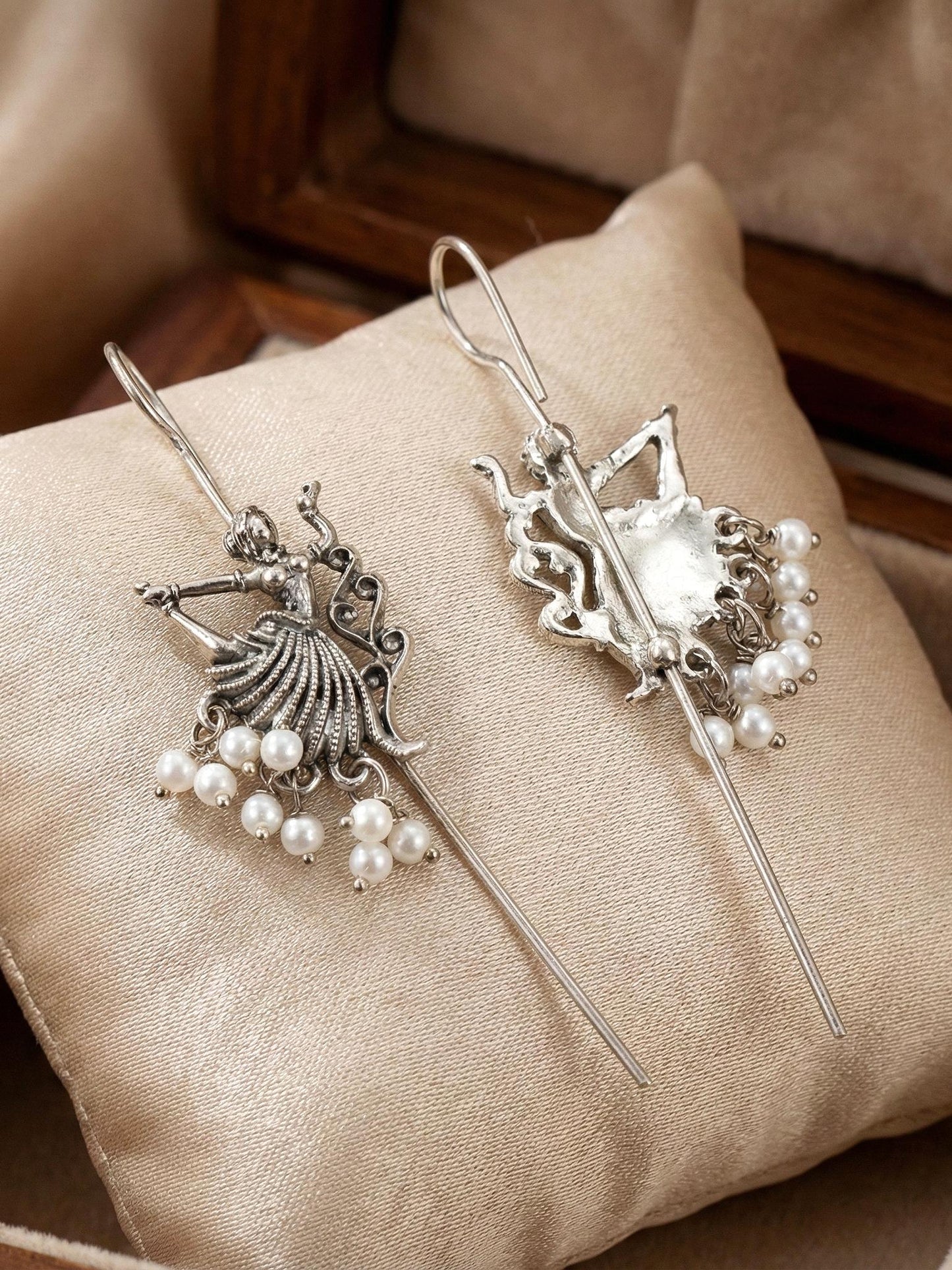 Oxidised Silver Tribal Dancer White Drop Teeli Earcuff Earring For Girls & Women (139-KEO-7697)