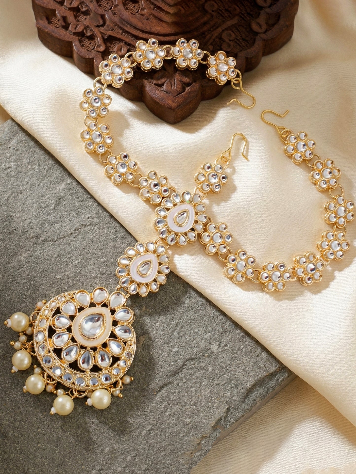 Bridal Kundan White Pearl Choker Jewellery Set with Hathphool & Nath (2541-IZK-554-W)