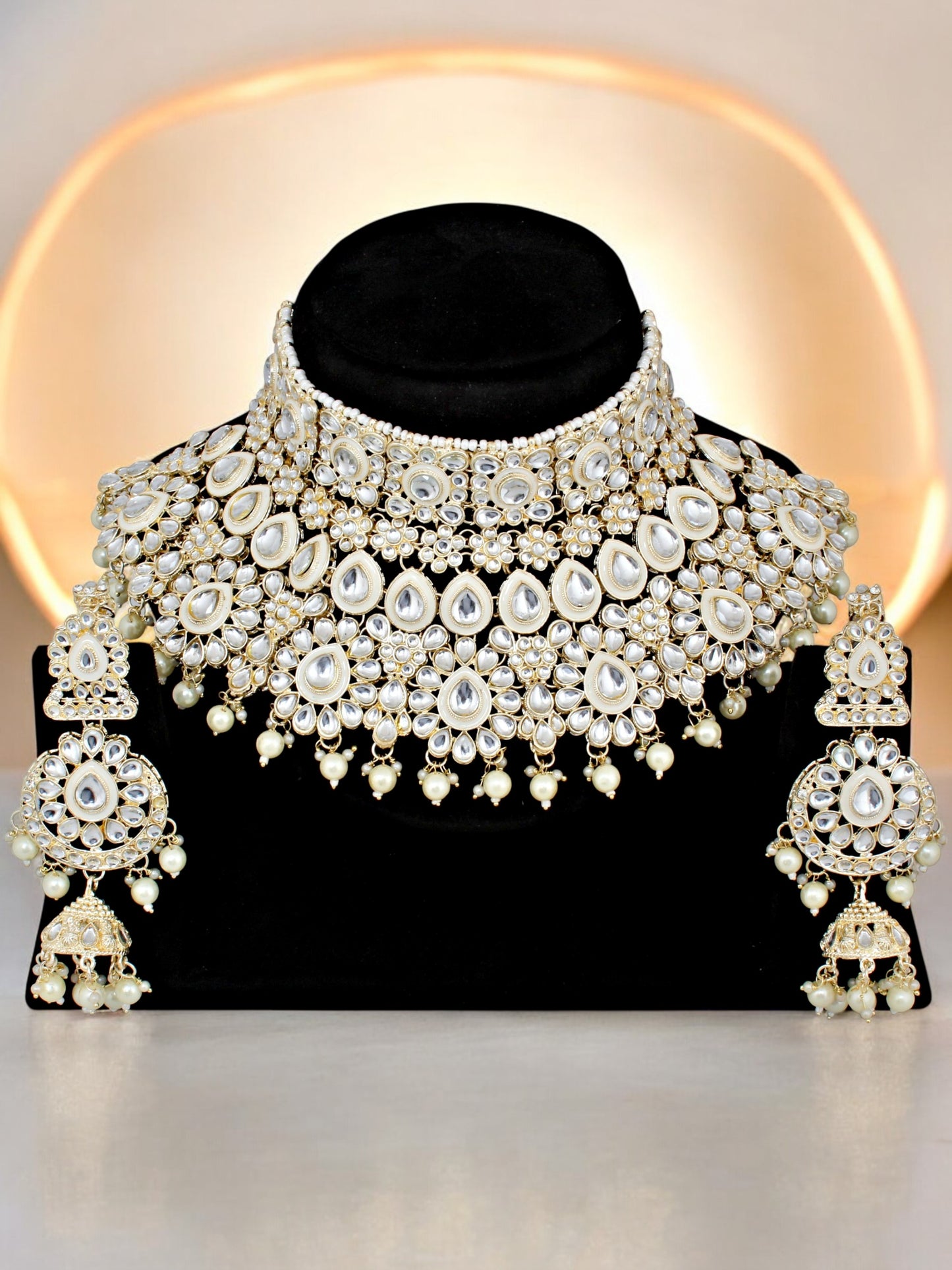 Bridal Kundan White Pearl Heavy Choker Jewellery Set with Hathphool & Nath (2640-IZK-551-W)